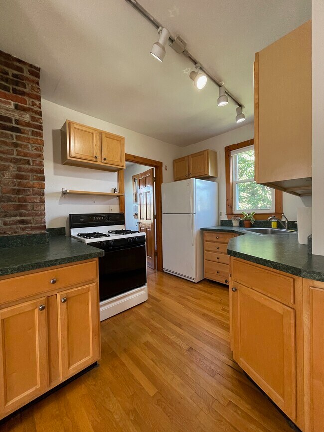 Building Photo - 81 Tremont St
