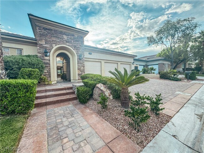 Foto del edificio - 3231 Elk Clover St