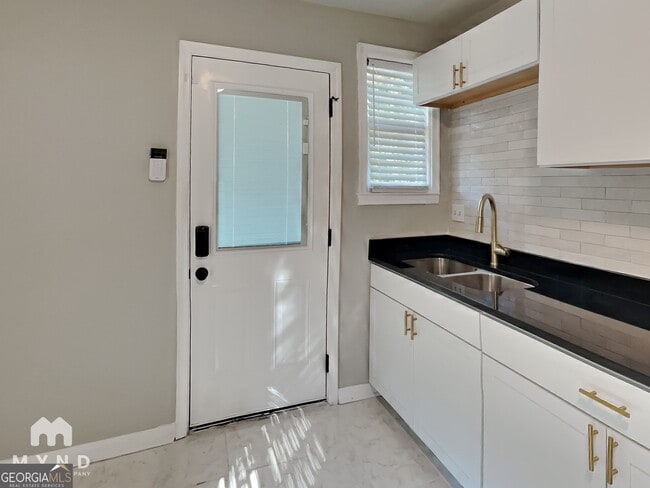 Building Photo - 1319 Campbellton Rd SW