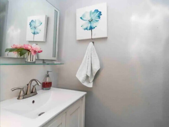 Foto del edificio - 3 Bedroom Townhome in Phoenix