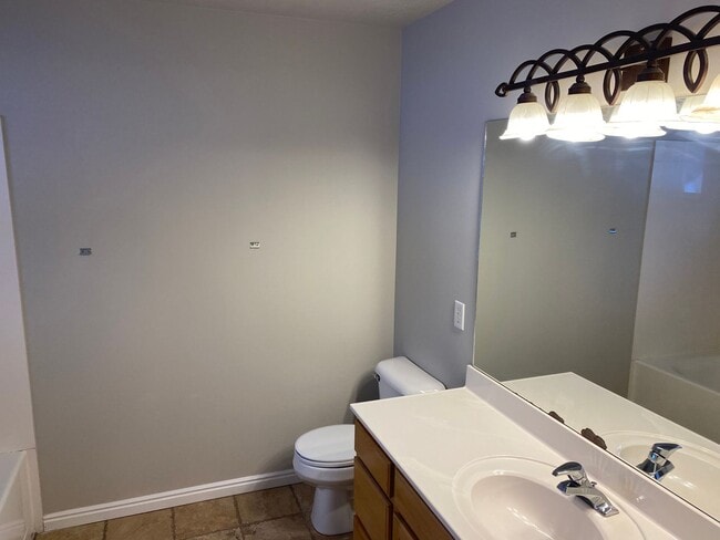 Building Photo - Nice home in great location