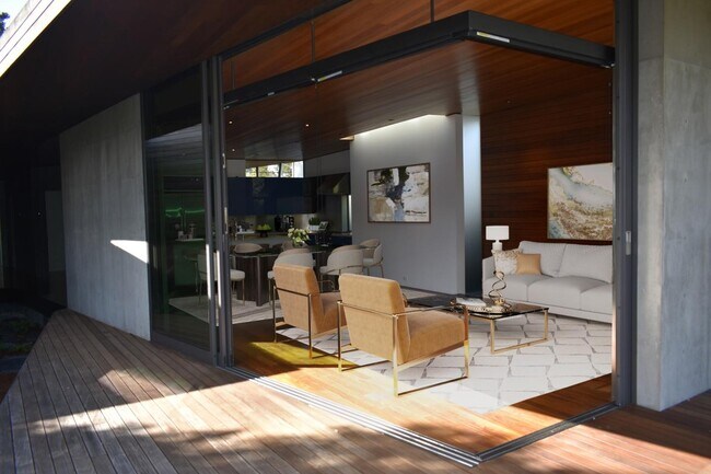 Building Photo - 266 Santa Margarita Ave