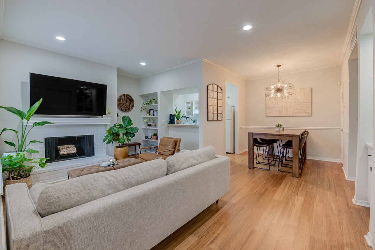 Photo - 704 Bering Dr (Houston, TX)