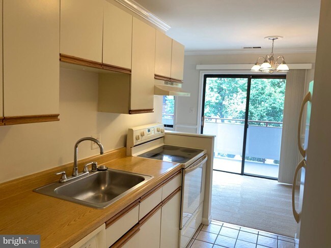 Foto del edificio - 6435 Richmond Hwy