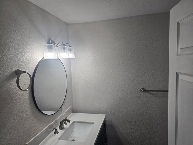 Foto del edificio - 166 NE 8th St