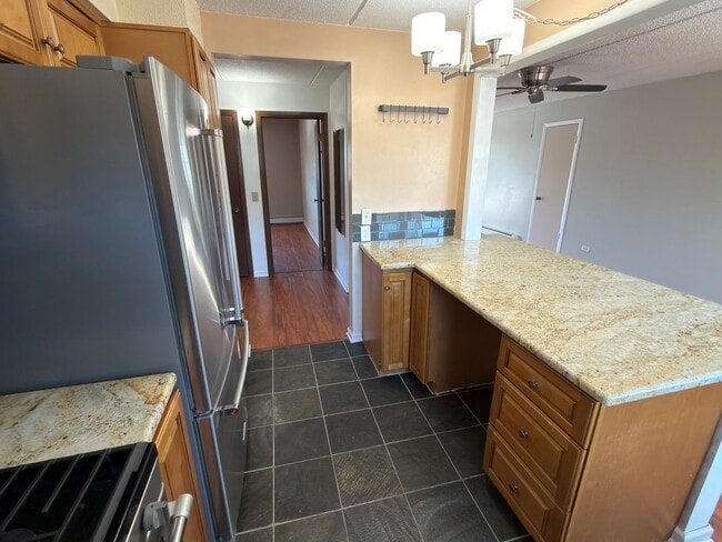 Building Photo - Spacious 2 bedroom, 1 bathroom condo apartment on third floor