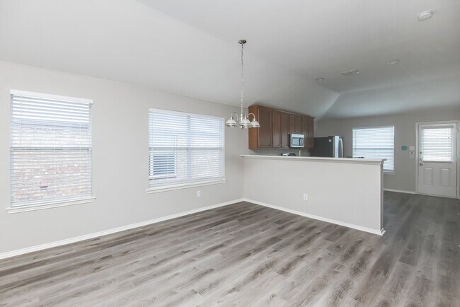 Building Photo - 1205 Artesia Dr