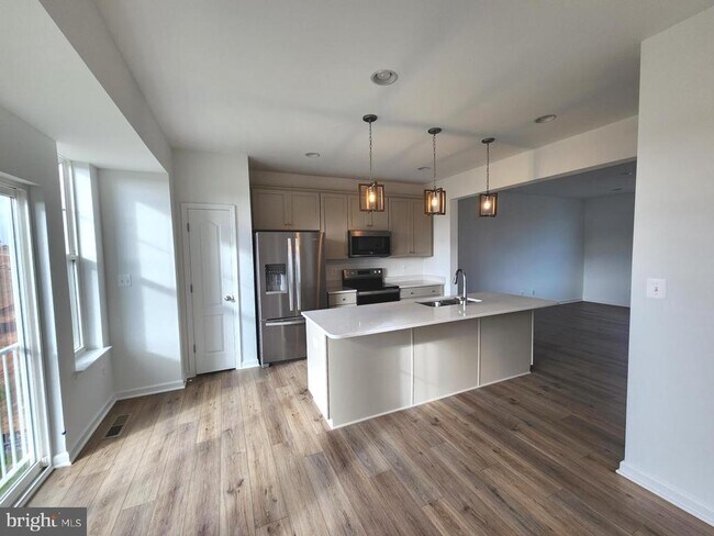 Foto del edificio - 229 Hillsdale Pl