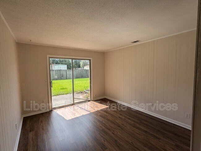 Foto del edificio - 979 Live Oak Dr