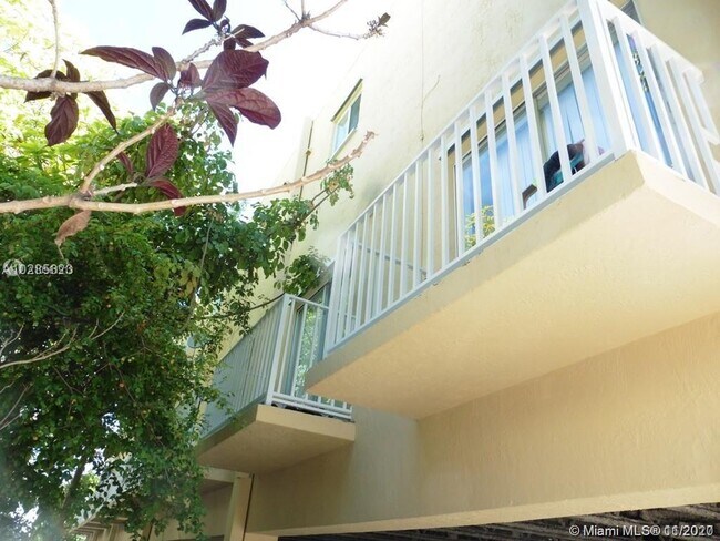 Foto del edificio - 835 SW 2nd St