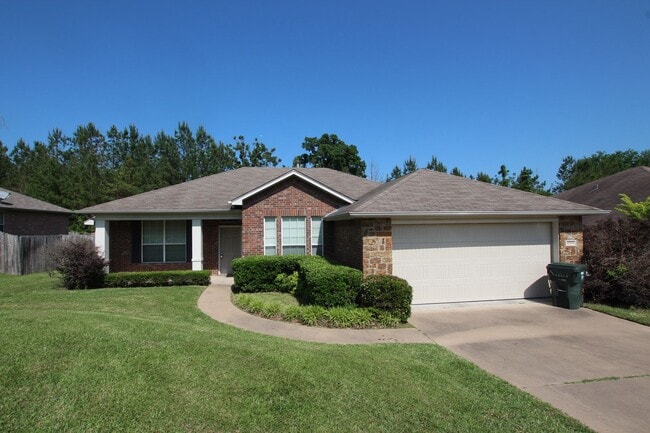 Building Photo - Coming Soon! 3 Bedroom 2 Bathroom Home in ...