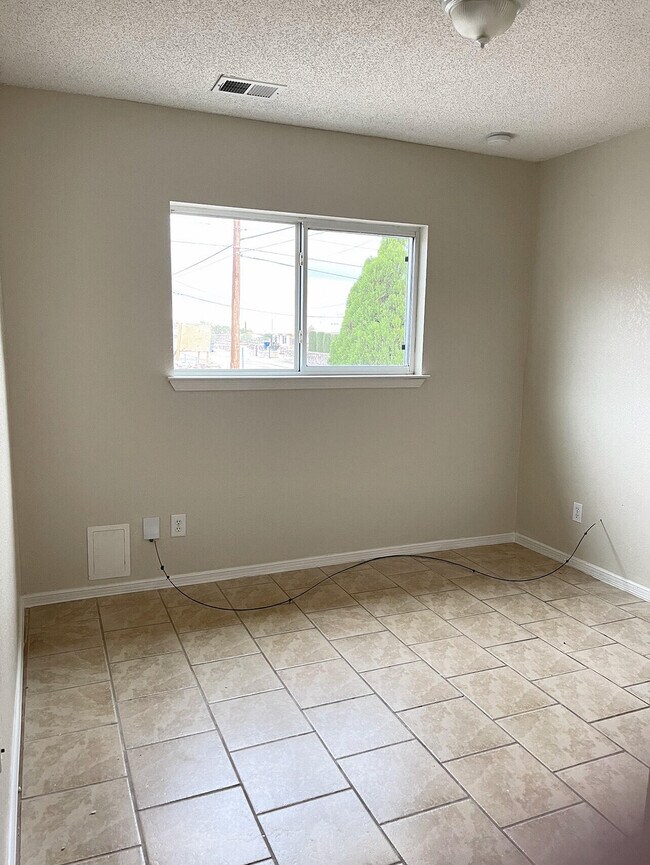 Foto del edificio - 4024 Moonlight Ave