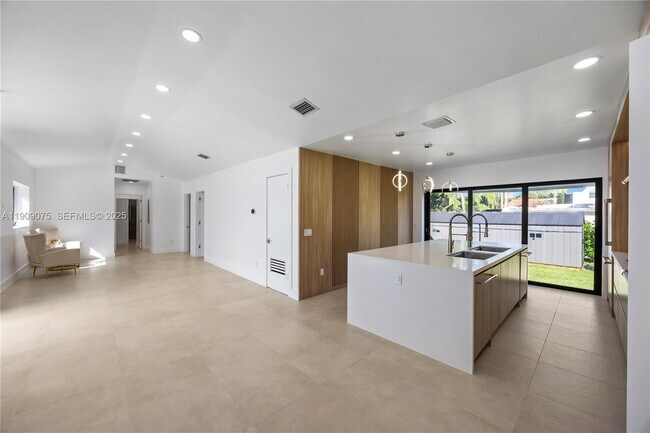 Foto del edificio - 1141 Hollywood Blvd