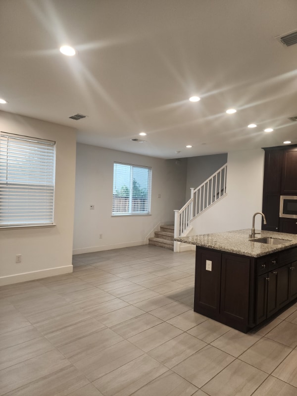 Building Photo - 337 W Phelps Dr