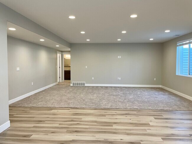 Building Photo - 6953 Canyon Meadows Dr