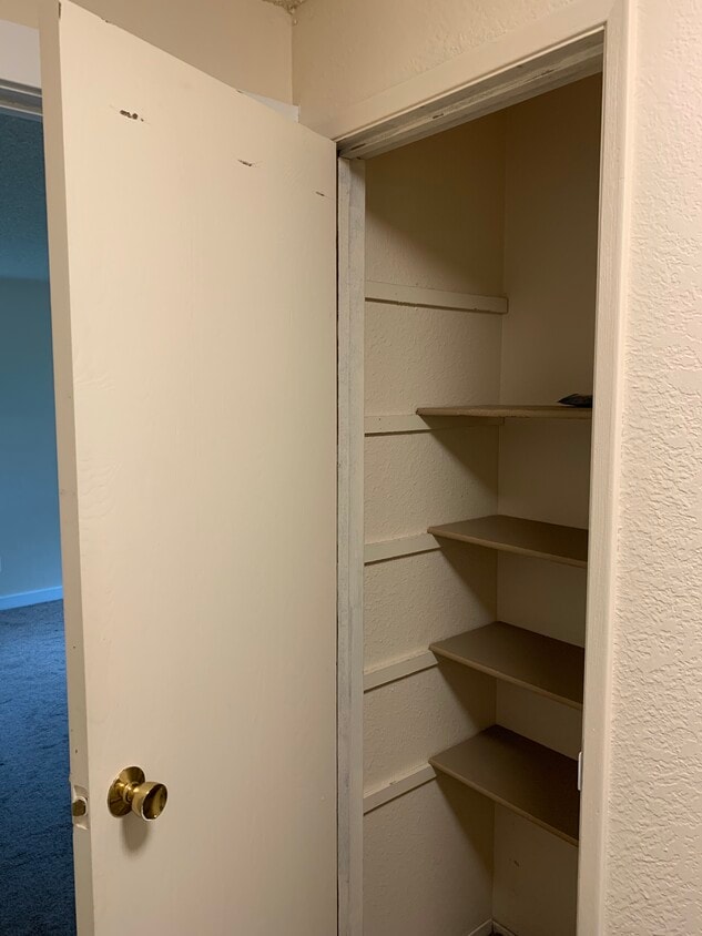 Linen closet - 923 Marie Pl