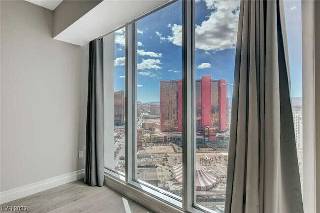 Foto del edificio - 2700 S Las Vegas Blvd