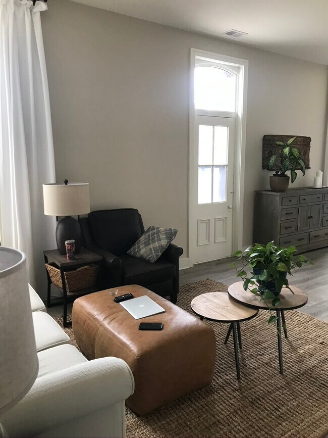 living area - 440 N Main St