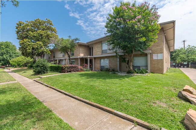 Foto del edificio - 4330 Bowser Ave