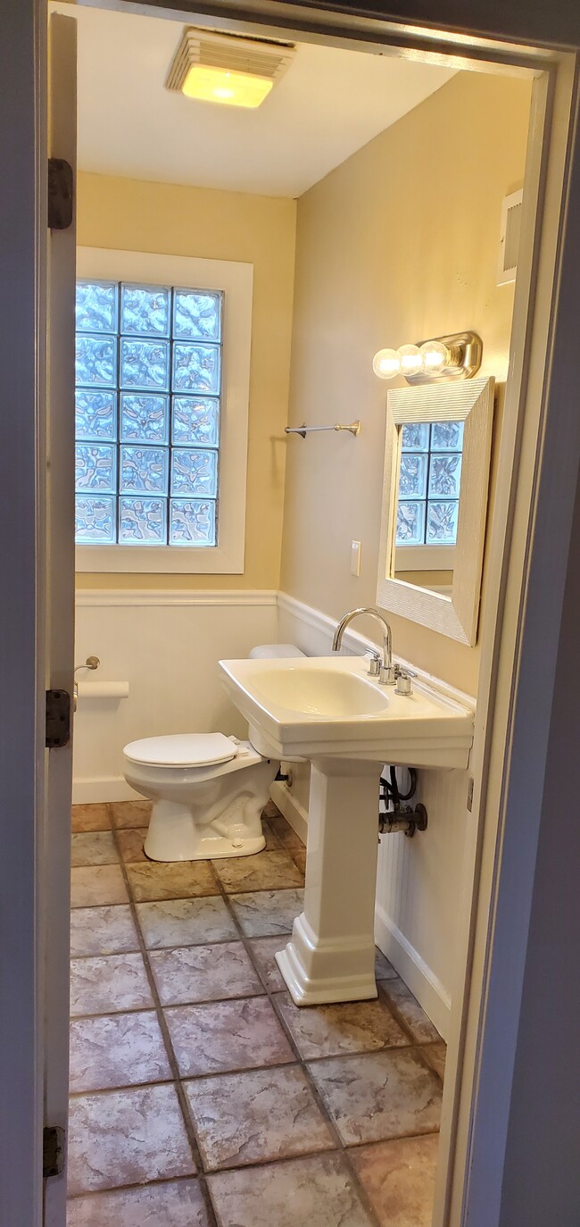 Foto del edificio - 545 Ford Dr