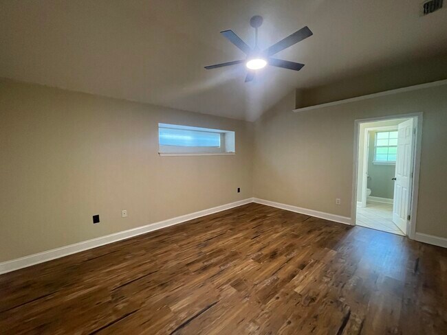 Foto del edificio - 858 Van Dyke Dr