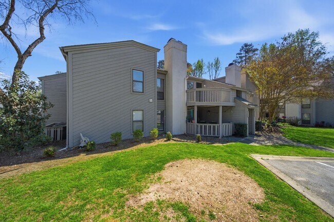 Foto del edificio - 2 Bedroom Condo in Deerwood Knoll