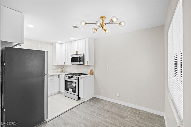 Building Photo - 5191 Caliente St
