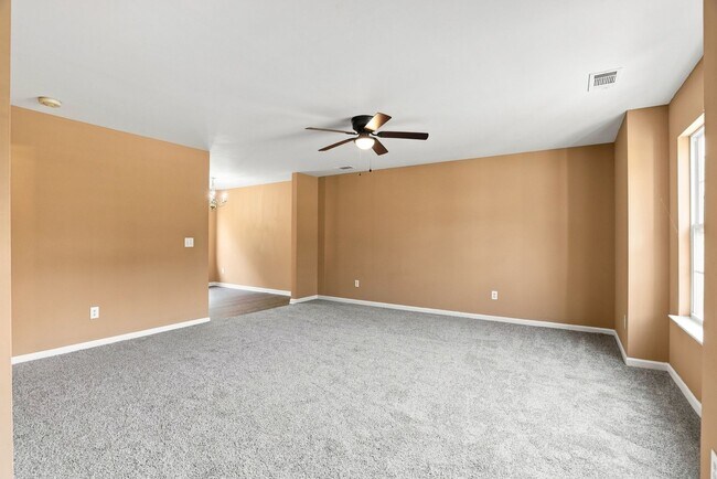 Foto del edificio - 926 Oakshire Cir