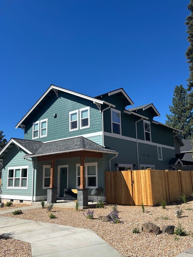 Foto principal - 2 Bed 2.5 Bath New-Construction Duplex