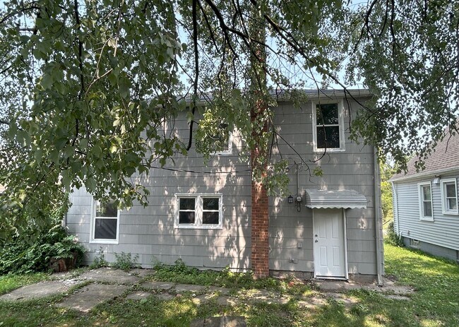 Building Photo - West Boulvard Area - 4 Bedrooms - 1 Bath -...