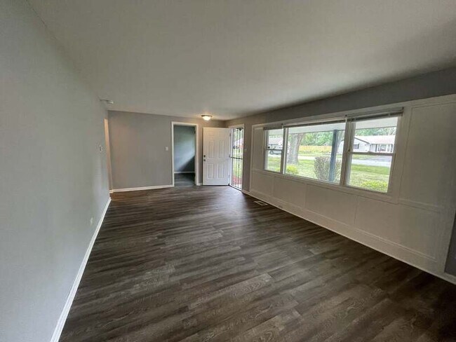Building Photo - 18125 Thomas Ln