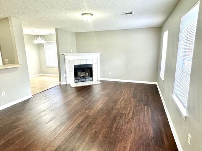 Building Photo - Now Leasing a 4-Bedroom 2 Bath Home In Cor...