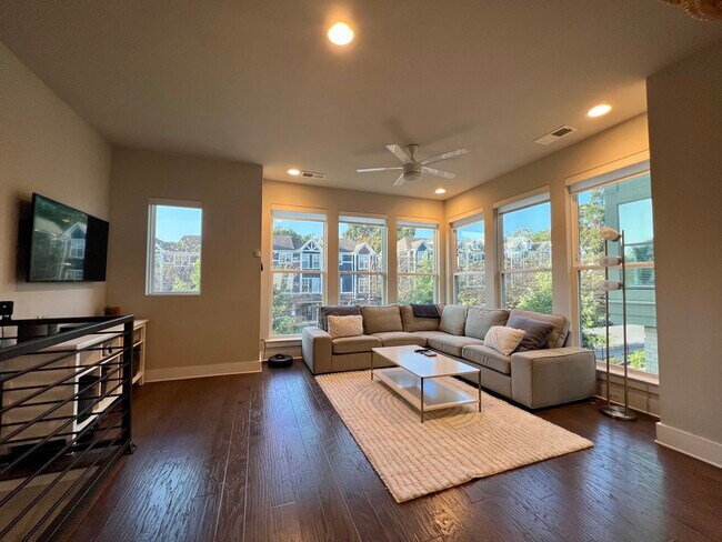 Building Photo - 206 Wesley Heights Way