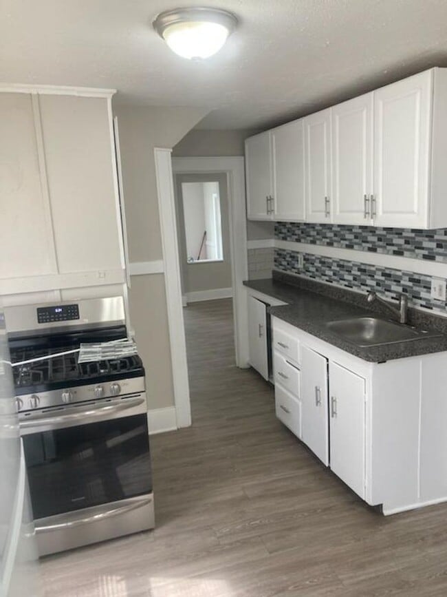 Building Photo - 80 Fleming St