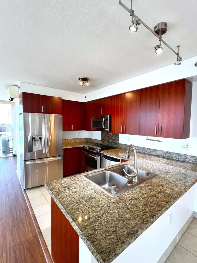 Building Photo - 909 Kapiolani Blvd