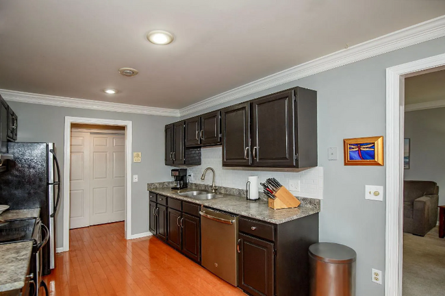 Foto del edificio - 6616 Fountains Blvd