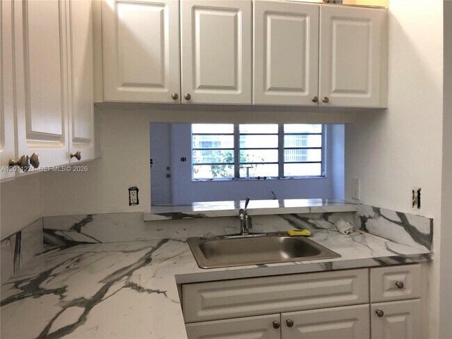 Foto del edificio - 1027 Twin Lakes Dr