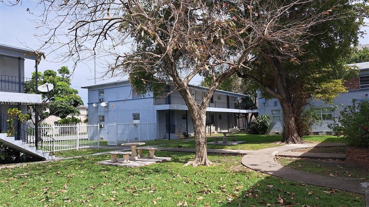 Primary Photo - 428 NE 82nd St