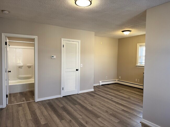 Building Photo - 66 Hamlet Ave