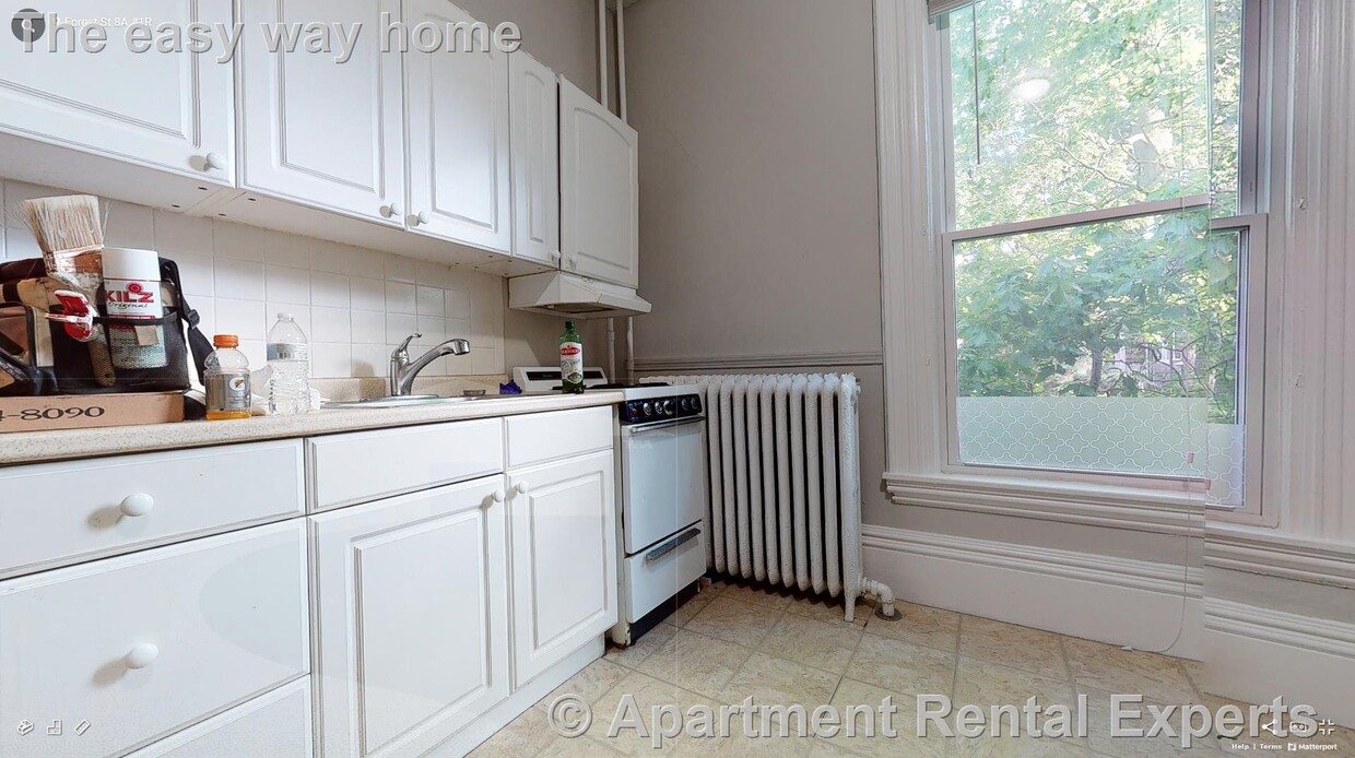 Primary Photo - 8 A Forest St