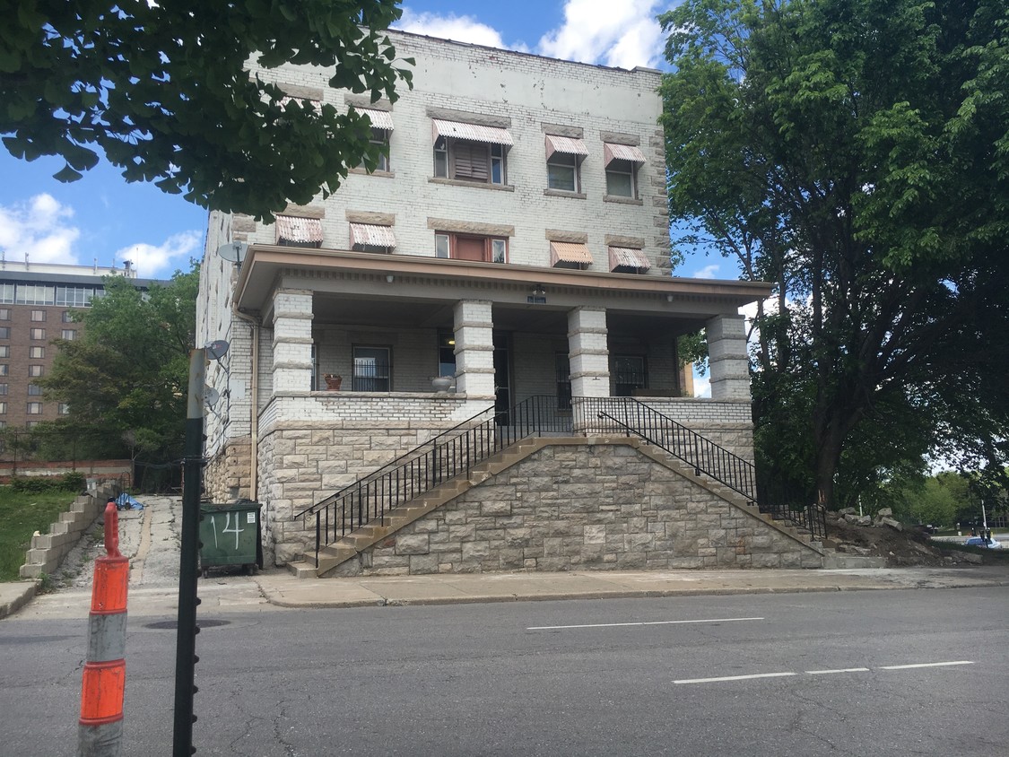 Building Photo - Bradford Apartments