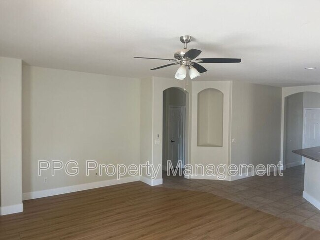 Foto del edificio - 14555 W Ventura St