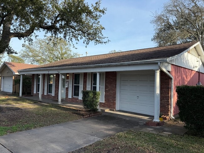 Foto del edificio - 7 Maple Ln