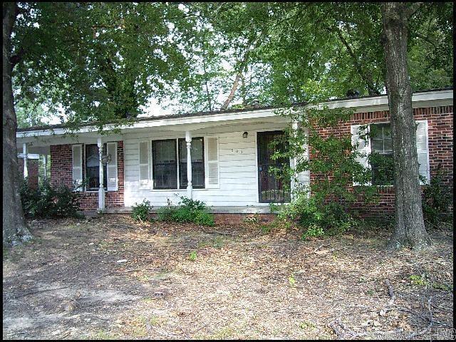 Primary Photo - 303 Brookside Dr