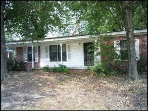Building Photo - 303 Brookside Dr