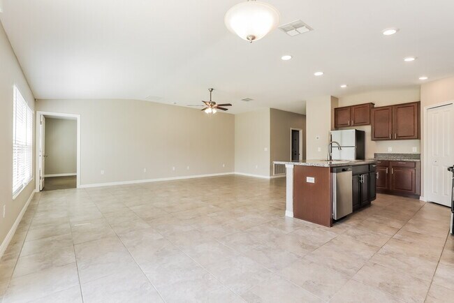 Foto del edificio - 15708 Charr Island St