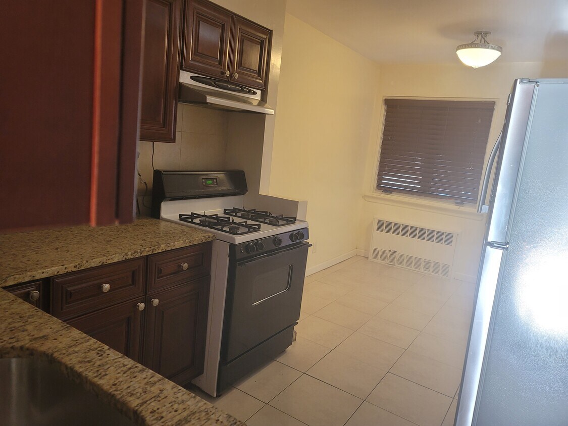 KITCHEN - 2818 Brookhaven Ave