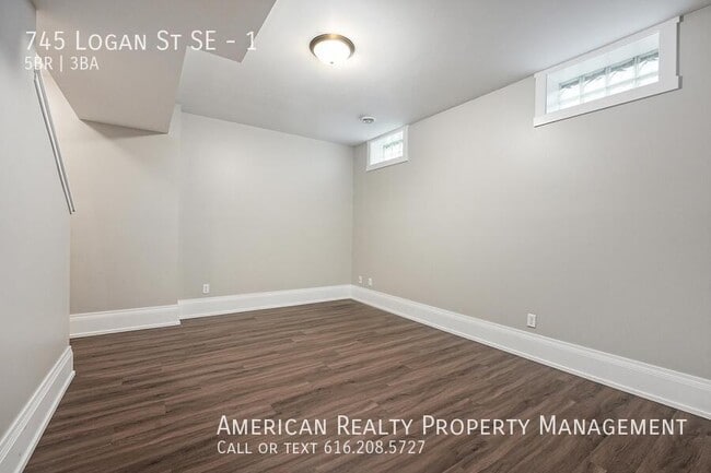 Foto del edificio - 745 Logan St SE