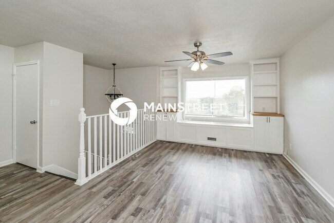 Building Photo - 4 Bedroom Pet-Friendly Home in KNOXVILLE, TN with Main Street Renewal