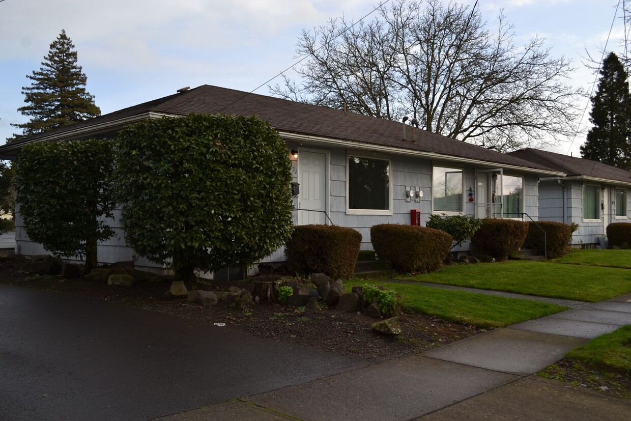 Foto principal - valwil01-02 - 310-314 McNary Ave NW